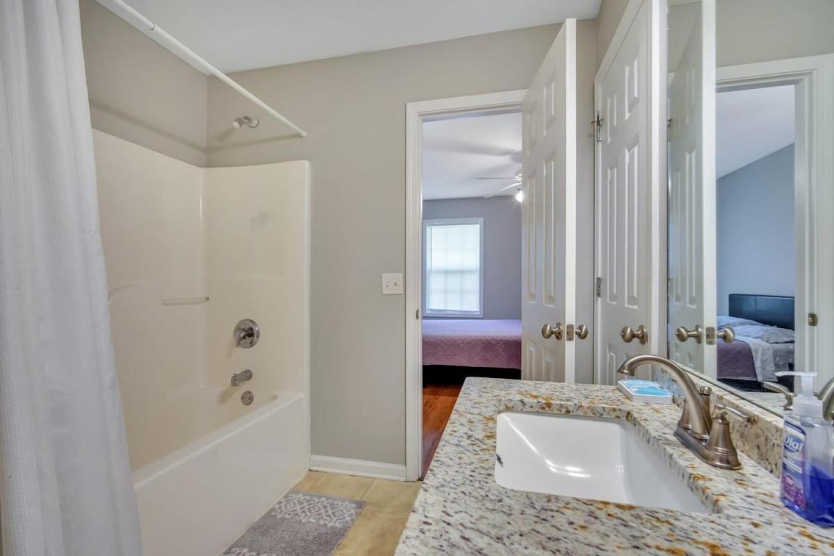 Charming Gray Home- 5 Mins From Gsu! Statesboro Exterior photo