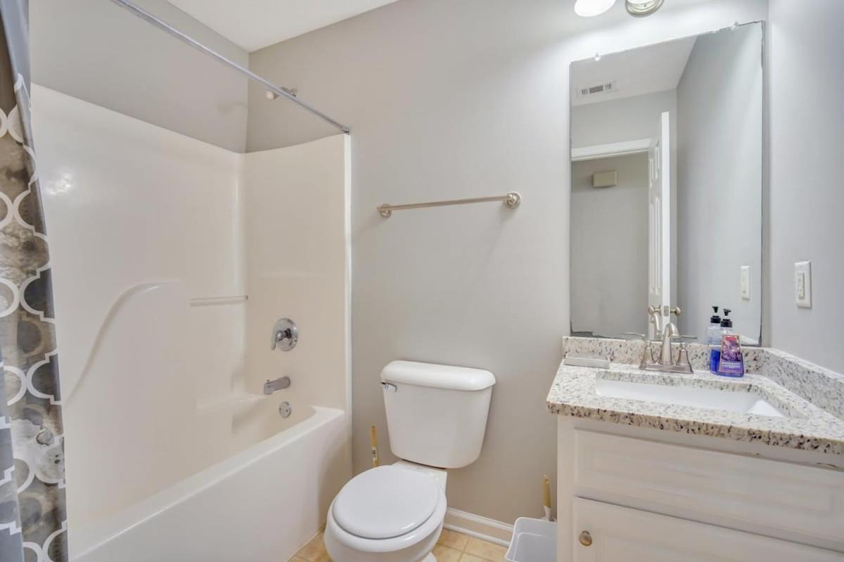 Charming Gray Home- 5 Mins From Gsu! Statesboro Exterior photo