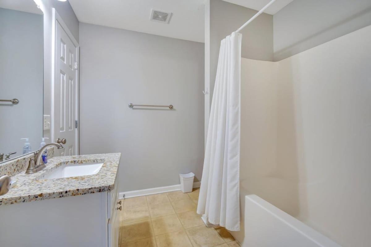 Charming Gray Home- 5 Mins From Gsu! Statesboro Exterior photo